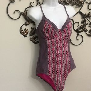 Athleta 34D/DD one piece swim suit geometric pink